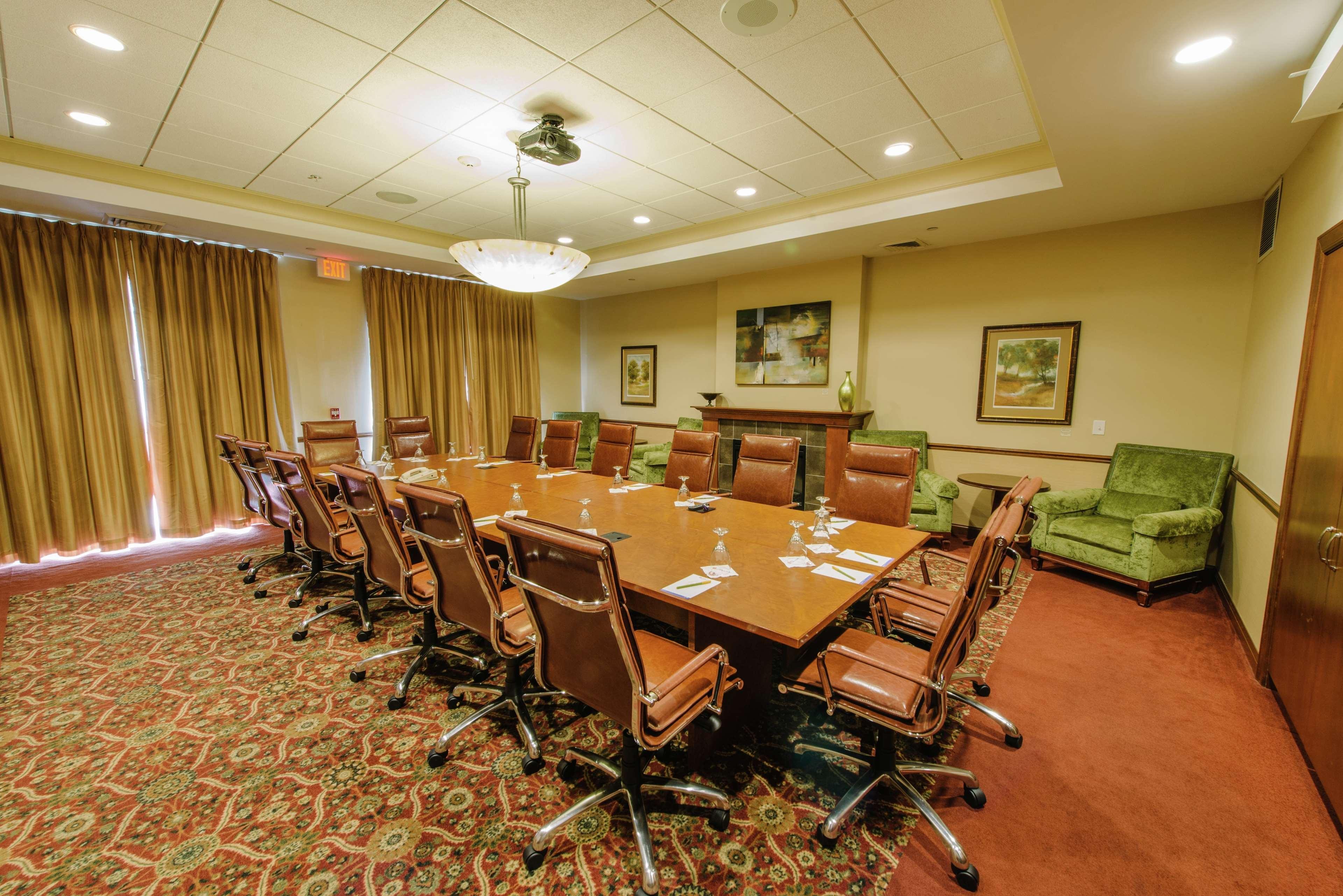 Hilton Garden Inn Manchester Downtown Exterior photo