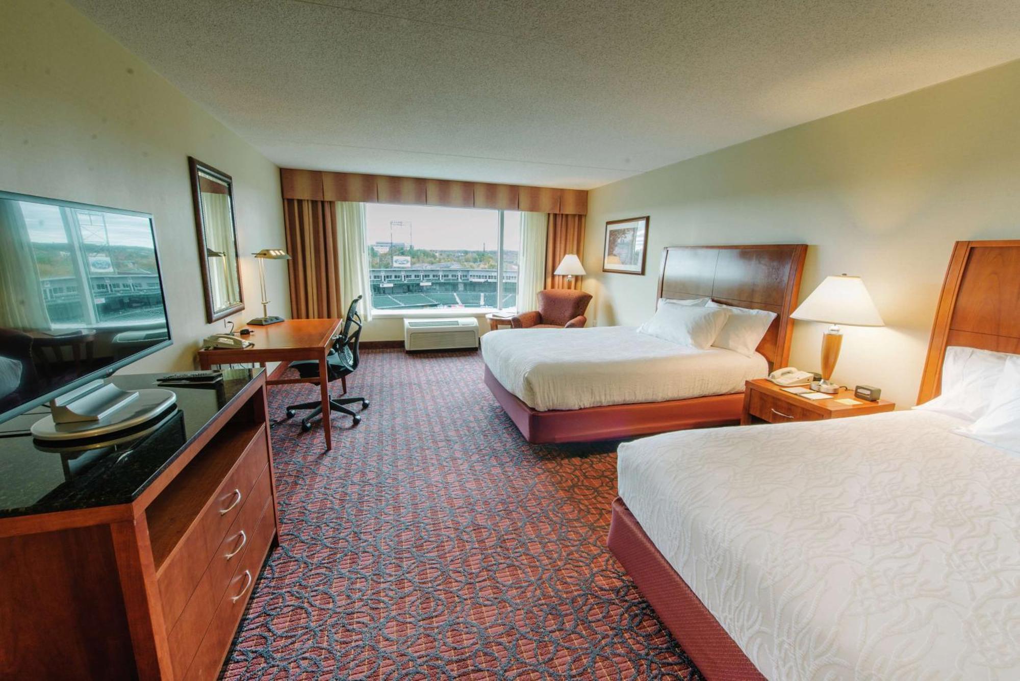 Hilton Garden Inn Manchester Downtown Exterior photo