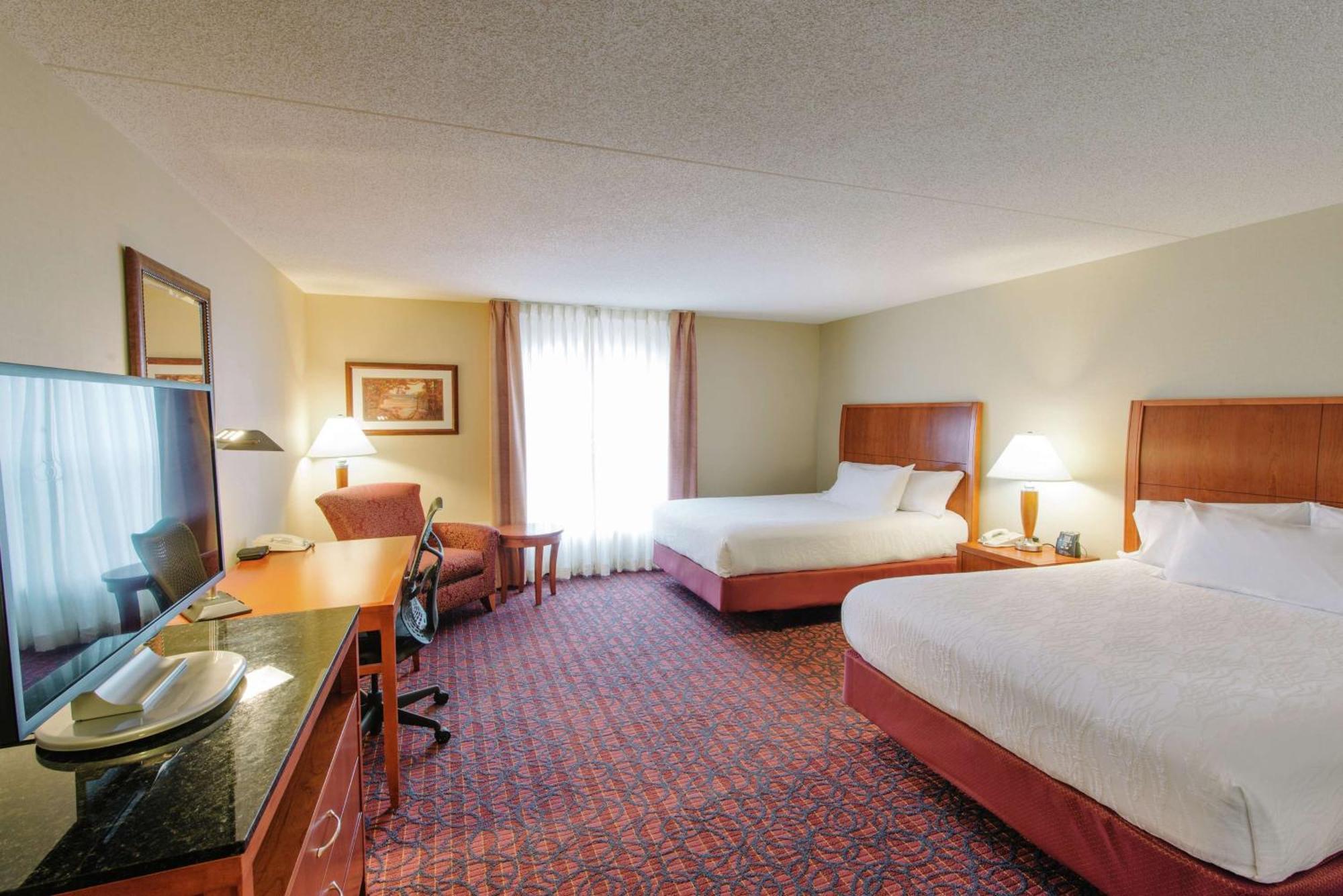 Hilton Garden Inn Manchester Downtown Exterior photo